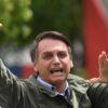 Bolsonaro pasea en moto y sin mascarilla