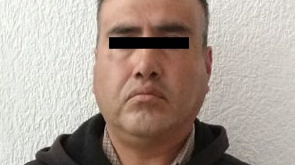 Detienen a policía municipal